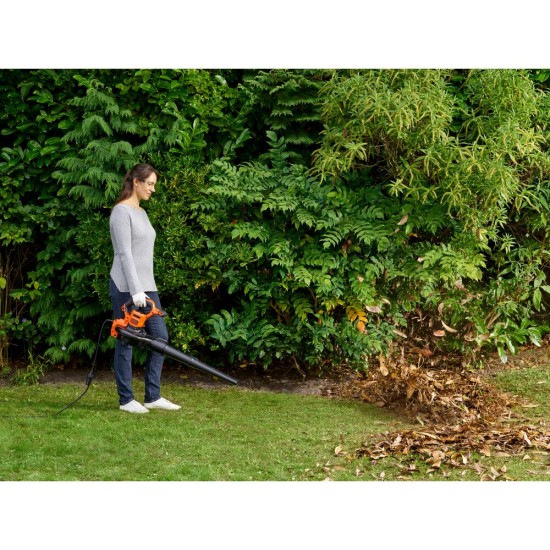 Black& Decker BEBLV301-QS – Suflanta si aspirator cu tocator pentru frunze cu grebla 3-in-1 Black & Decker BEBLV301, putere 3000 W, sac de colectare 70 L, putere aspirare max. 15 mc/min, viteza maxima suflare 404 km/h, raport maruntire 16:1 Suflanta si aspirator cu tocator pentru frunze cu grebla 3-in-1 Black & Decker BEBLV301, putere 3000 W, sac de colectare 70 L, putere aspirare max. 15 mc/min, viteza maxima suflare 404 km/h, raport maruntire 16:1 – Black& Decker BEBLV301-QS