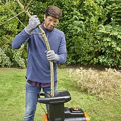 Tocator electric pentru crengi si resturi vegetale, Black Decker BEGAS5800-QS, 2800w Tocator electric pentru crengi si resturi vegetale, Black Decker BEGAS5800-QS, 2800w