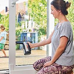 Aspirator pentru spalat geamuri Bosch GlassVAC Aspirator pentru spalat geamuri Bosch GlassVAC