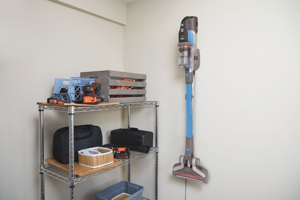 Aspirator vertical pe acumulator 4 in 1 Black & Decker BHFEV362D-QW, 3 viteze, autonomie pana la 95 min, indicator status LED, capacitate rezervor 0.75 L, livrat cu incarcator si acumulator 36 V 2.5 Ah