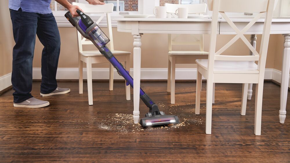 Aspirator vertical pe acumulator 4 in 1 Black & Decker BHFEV362DP-QW, 3 viteze, autonomie pana la 95 min, indicator status LED, capacitate rezervor 0.75 L, perie pentru parul de animale, livrat cu incarcator si acumulator 36 V 2.5 Ah