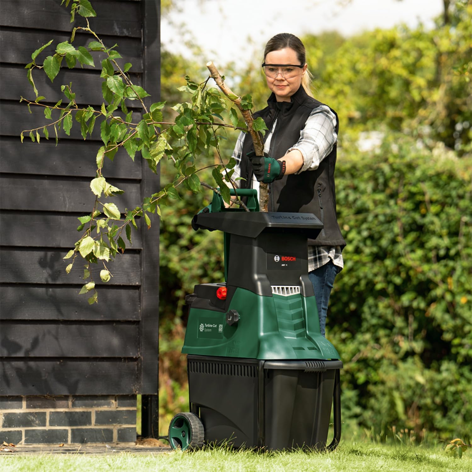 Tocator electric Bosch AXT 25 TC pentru resturi vegetale, diametru maxim tocare 45 mm,cos colector 53 l – Bosch 060080330C