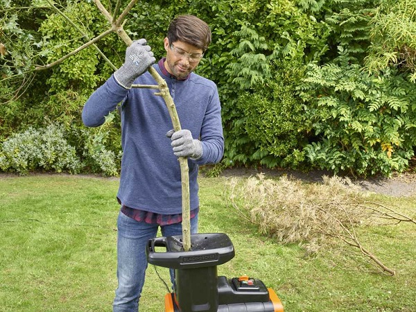 Tocator electric pentru crengi si resturi vegetale, Black Decker BEGAS5800-QS, 2800w – Black& Decker BEGAS5800-QS