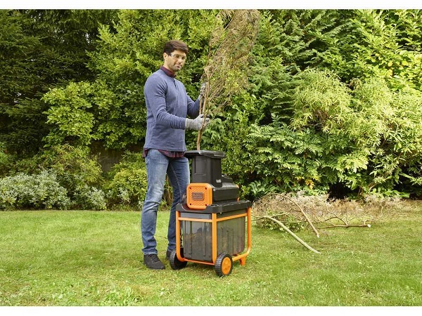 Tocator electric pentru crengi si resturi vegetale, Black Decker BEGAS5800-QS, 2800w – Black& Decker BEGAS5800-QS