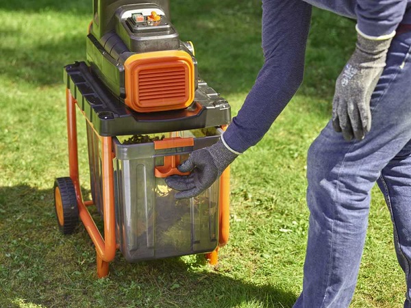 Tocator electric pentru crengi si resturi vegetale, Black Decker BEGAS5800-QS, 2800w – Black& Decker BEGAS5800-QS