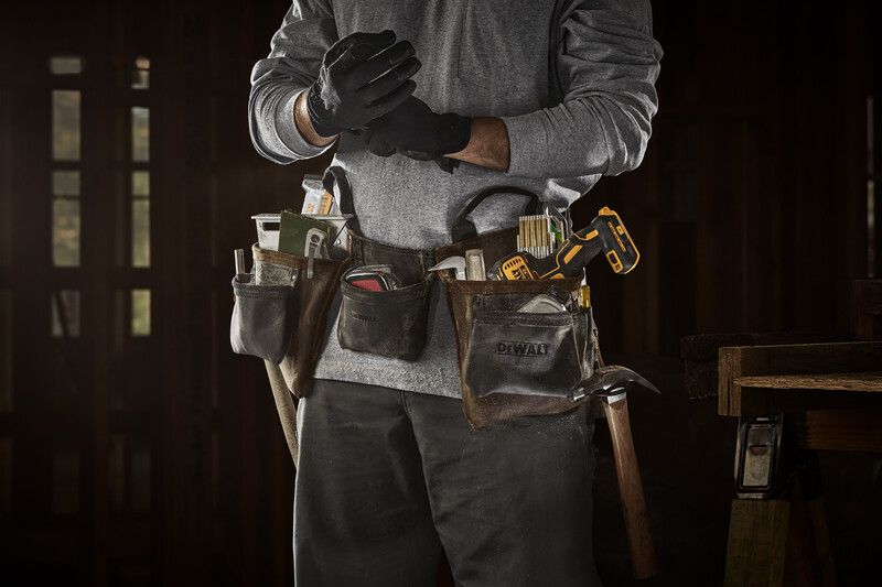 Centura din piele pentru scule Dewalt DWST50112-1, buzunare multiple, suport dublu pentru ciocane Centura din piele pentru scule Dewalt DWST50112-1, buzunare multiple, suport dublu pentru ciocane