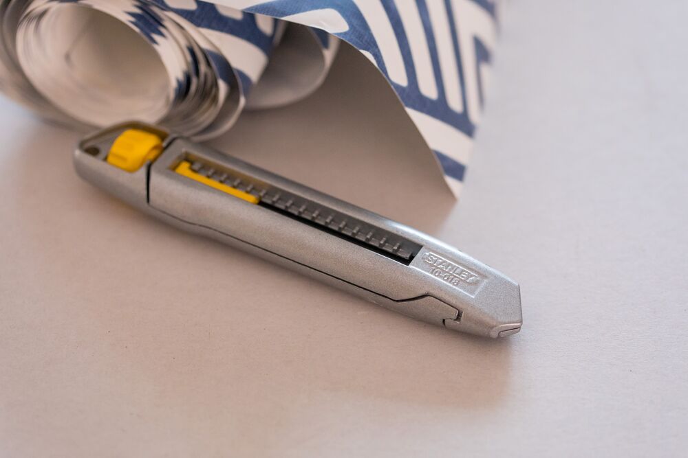 Cutter metalic Stanley interlock cu lama lunga 18mm – STANLEY 0-10-018
