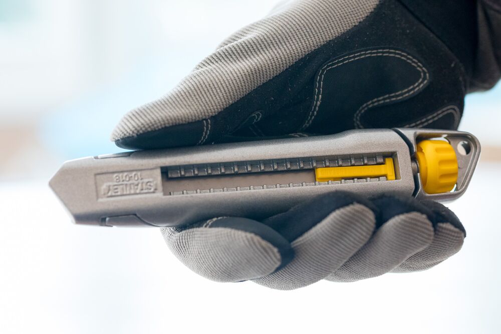 Cutter metalic Stanley interlock cu lama lunga 18mm – STANLEY 0-10-018