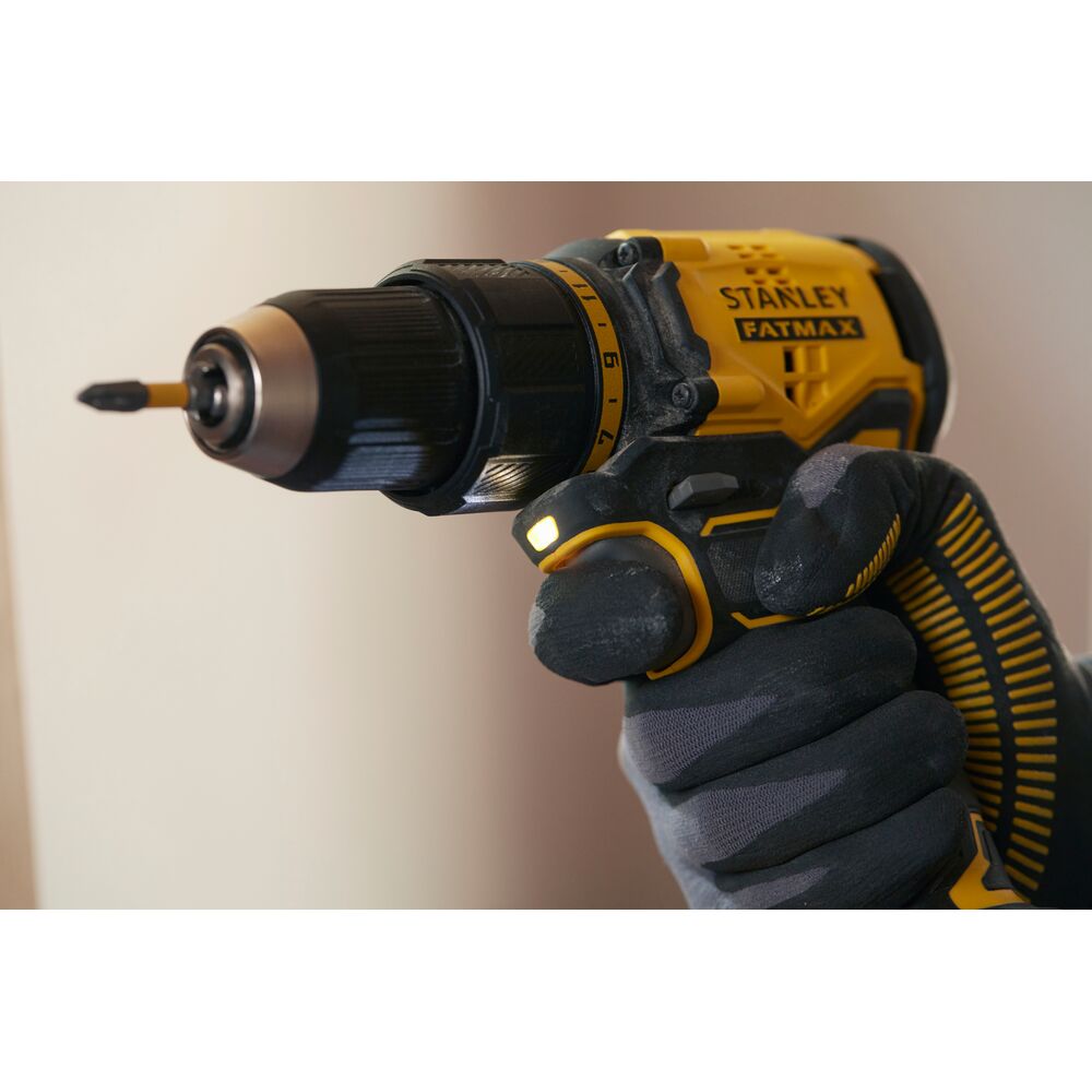 Masina de gaurit si insurubat cu acumulator 18V Stanley SFMCD710D2K-QW, motor fara perii, iluminare LED, 60nM, 2 x acumulator 2.0 Ah, incarcator si valiza transport – STANLEY SFMCD710D2K-QW