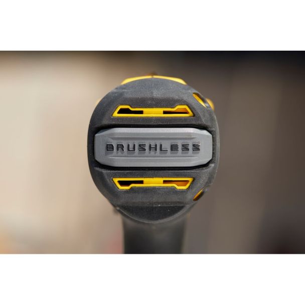 Masina de gaurit si insurubat cu percutie cu acumulator 18V Stanley SFMCD715D1K-QW, motor fara perii, iluminare LED, 60nM, 1 x acumulator 2.0 Ah, incarcator si valiza transport – STANLEY SFMCD715D1K-QW